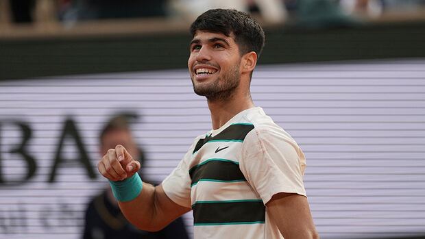 Alcaraz wins 2nd straight French Open men's title in 5-set thriller over top-ranked Sinner