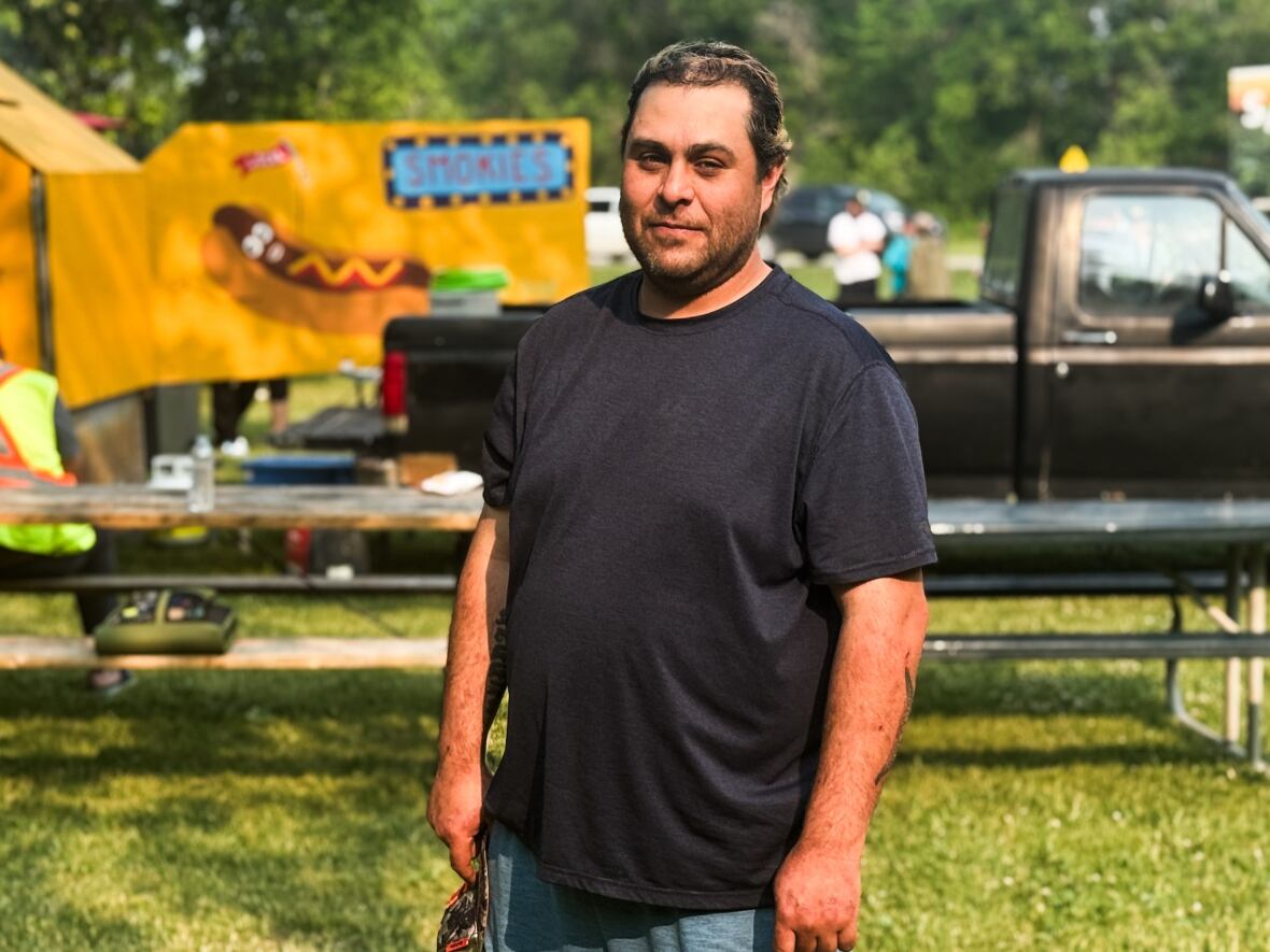 The organizer, Luis Nikkel, says they planned to provender  astir   1000 to 1500 people, not lone  from Flin Flon but besides  from different   affected communities. He says get-togethers similar  this are therapeutic for the evacuees.   