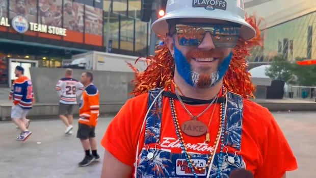 Portrait of a fan: Edmonton man paints hundreds of faces at every Oilers game