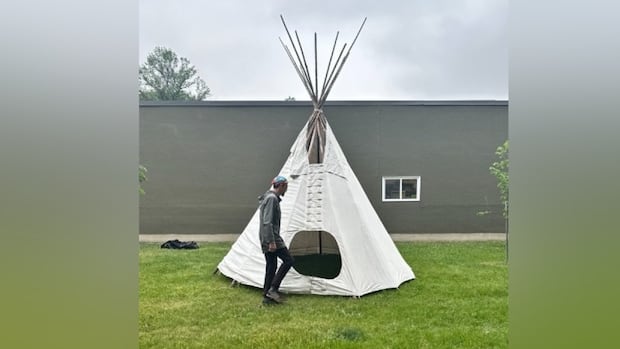 Winnipeg principal 'dumbfounded' after 4-metre teepee stolen from elementary school's lawn