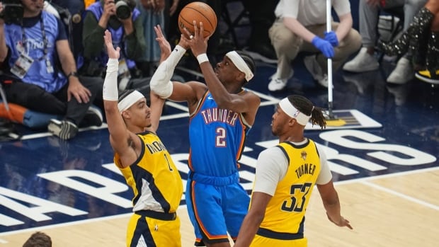 Canada's Gilgeous-Alexander goes wild in 4th, Thunder rally to top Pacers and tie NBA Finals