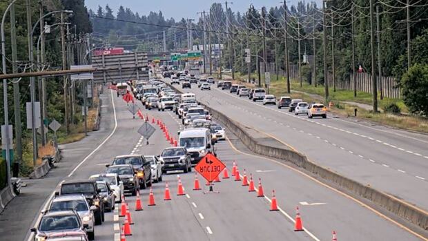 Pedestrian killed in crash along Lougheed Highway in Pitt Meadows