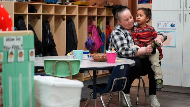 Educational support workers in Winnipeg School Division give strike mandate to union