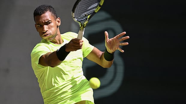 Auger-Aliassime fires 11 aces in quarterfinal comeback victory in Spain
