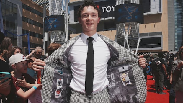 Islanders select blueliner Matthew Schaefer with No. 1 pick in 2025 NHL draft | CBC News