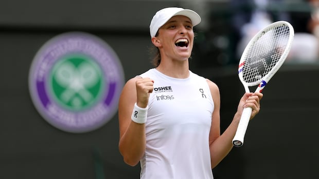Iga Swiatek reaches her 1st Wimbledon semifinal after beating No. 19 Samsonova