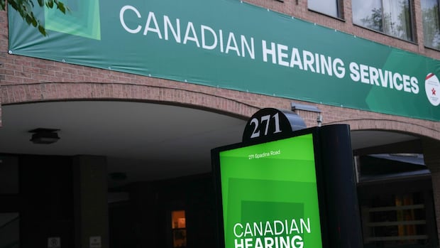 Deaf clients say 'trust is gone' after 2 month Canadian Hearing Services strike