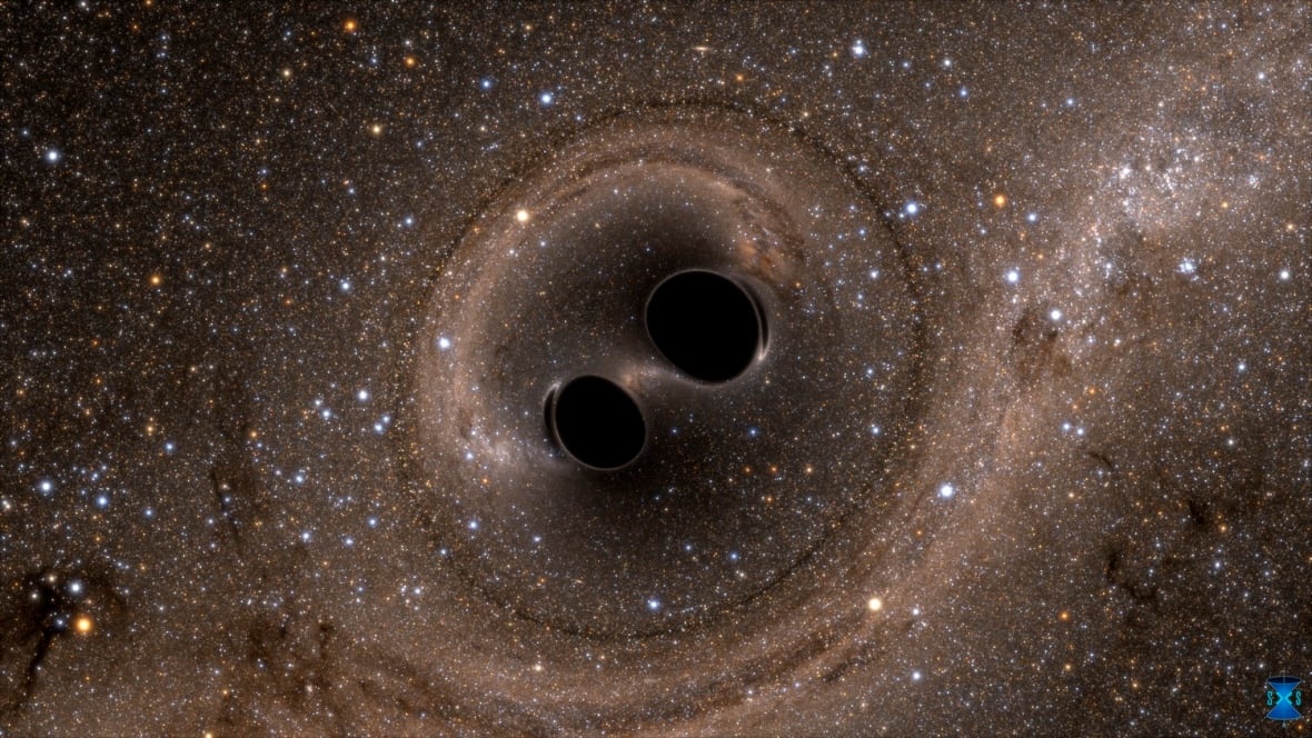 Deux trous noirs au centre de milliers d'étoiles, illustrant la fusion de deux trous noirs.