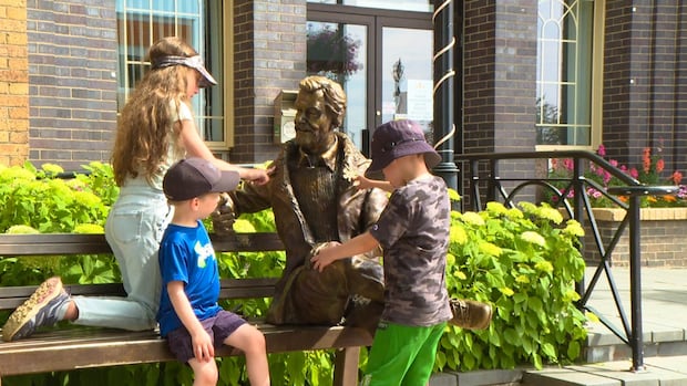 Gordon Pinsent statue in hometown of Grand Falls-Windsor is a fitting tribute, says nephew