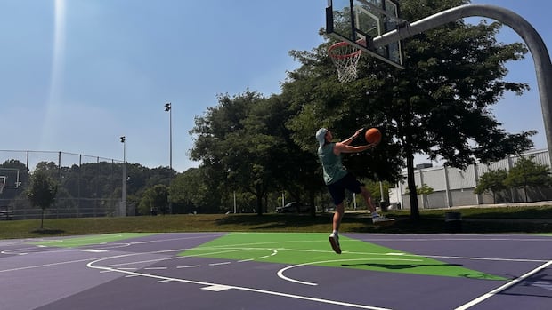 Londoners feeling the heat as hot weather blankets the region