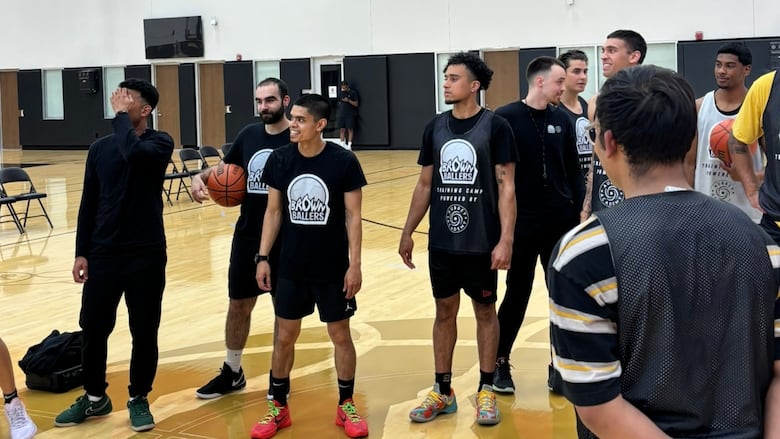 A basketball team listens to the coach.