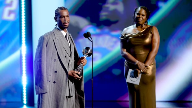 Canada's Shai Gilgeous-Alexander wins best male athlete award at ESPYS | CBC Sports