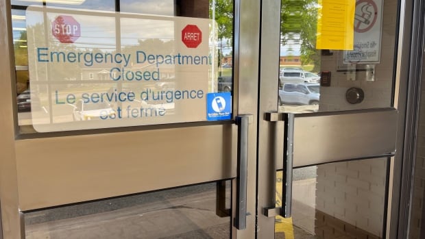 A sign that says the emergency department is closed.