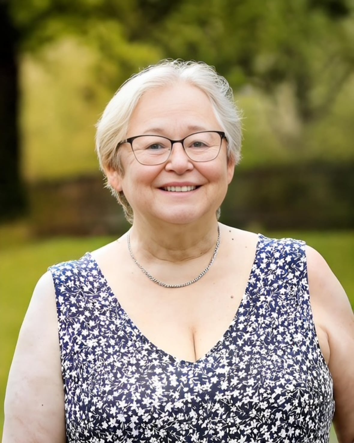 Headshot of woman smiling.