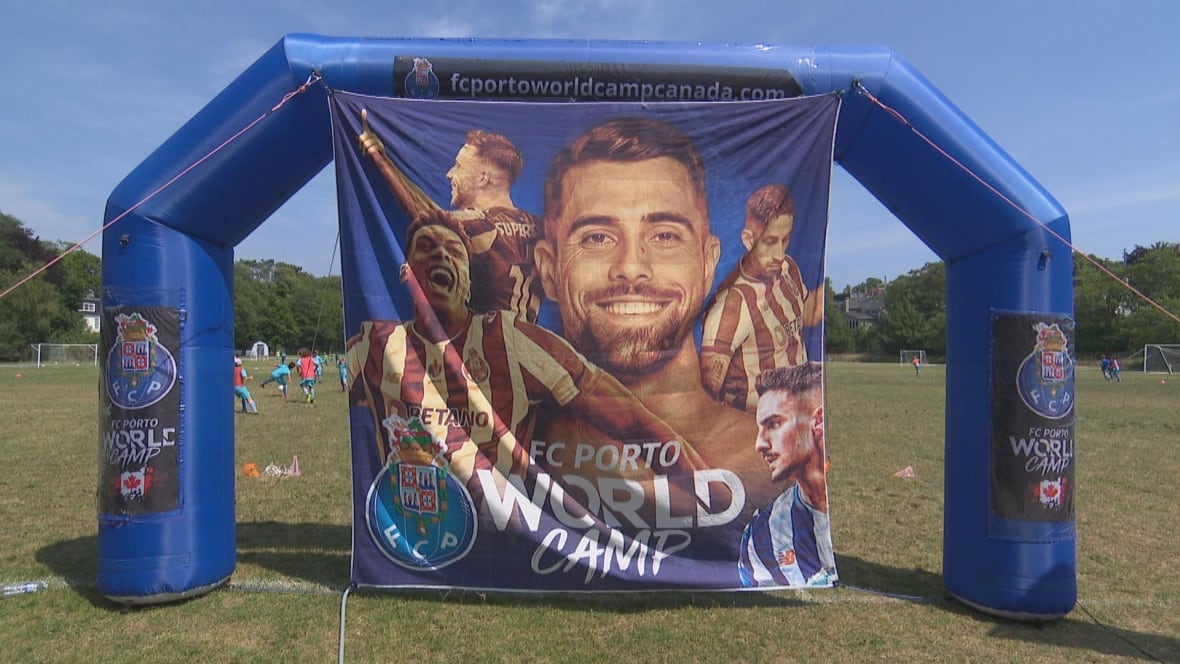 Banner with soccer players on it saying FC Porto