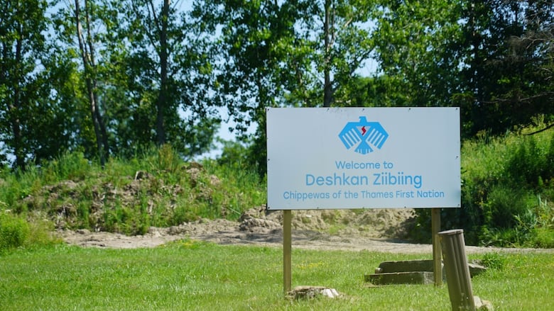 A sign greeting people to the Chippewas of the Thames First Nation.