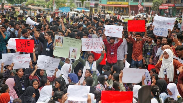 Angry students look for Bangladesh officials as the death of the dying of a flight rises to 31