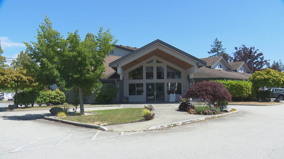 La chiesa di Sonrise nel Surrey è uno dei due luoghi di culto presumibilmente interrotti da Steven Ravbar e Matthew Carapella lo scorso novembre.