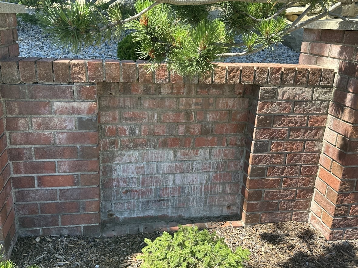 An empty brick post with a space for a sign.