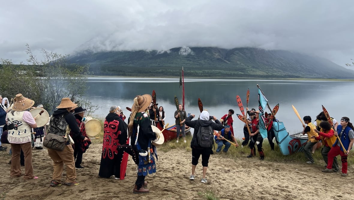 Carcross Tagish citizens welcomed paddlers to shore with an opening ceremony to kick off Haa Ḵusteeyí.
