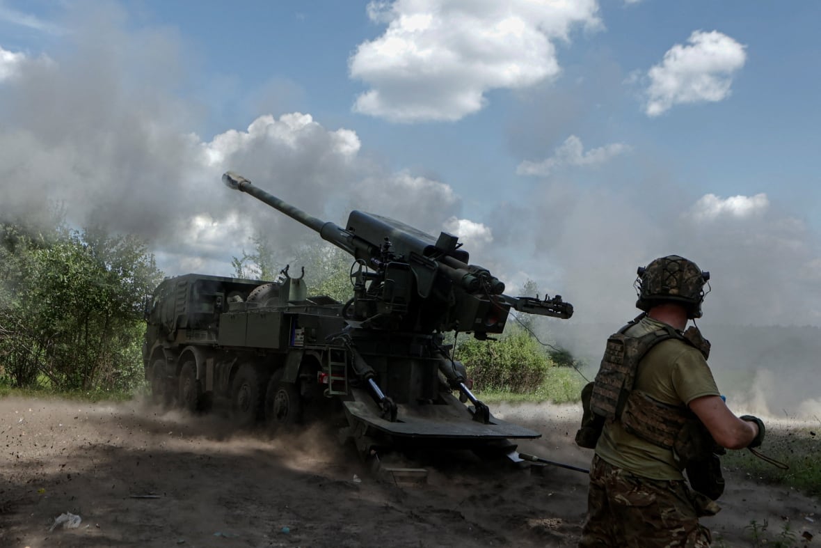 A Ukrainian howitzer fire toward Russian positions in Ukraine's Kharkiv region.
