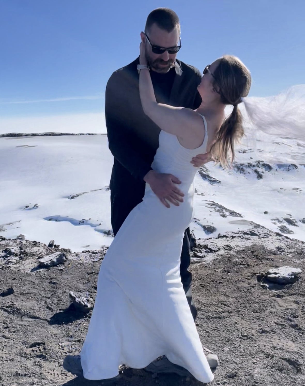 Kelsey kisses Scot at the top of Everest