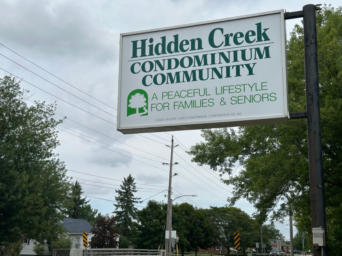 A sign saying Hidden Creek community.