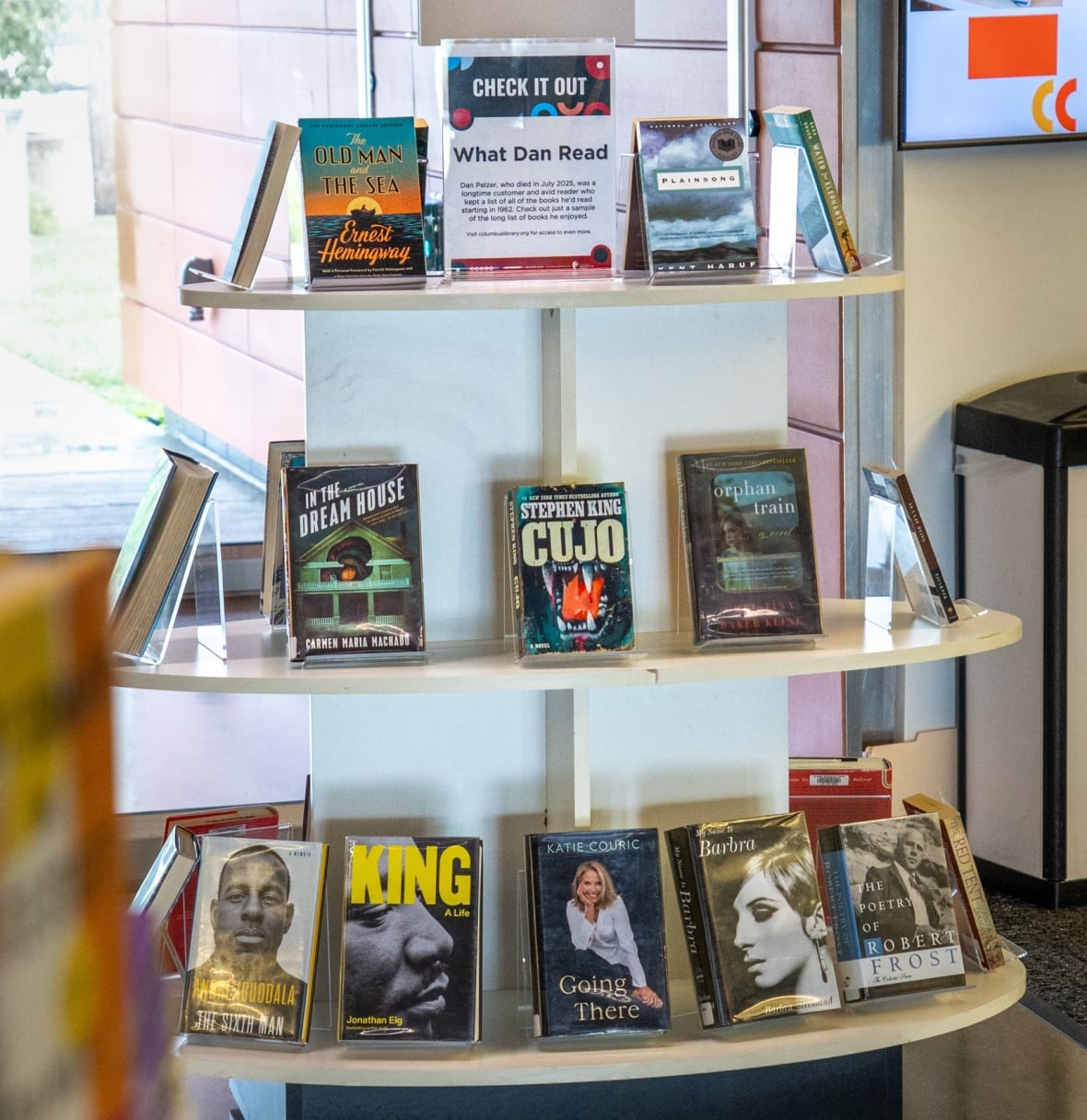 A display of books at a library with a sign that says "What Dan Read."