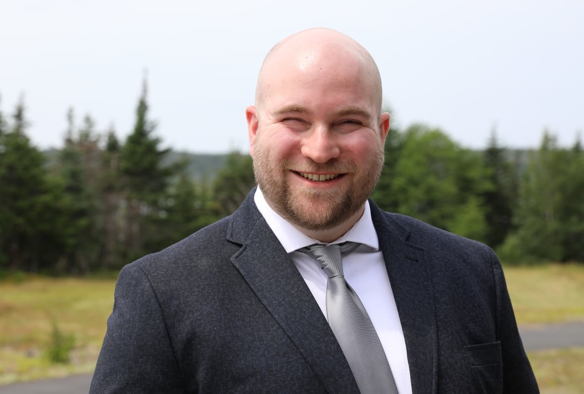 A man in a suit and tie.