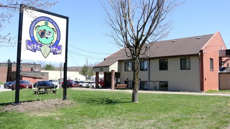 A sign in front of a building for the Mohawk Council of Kanesatake is shown.
