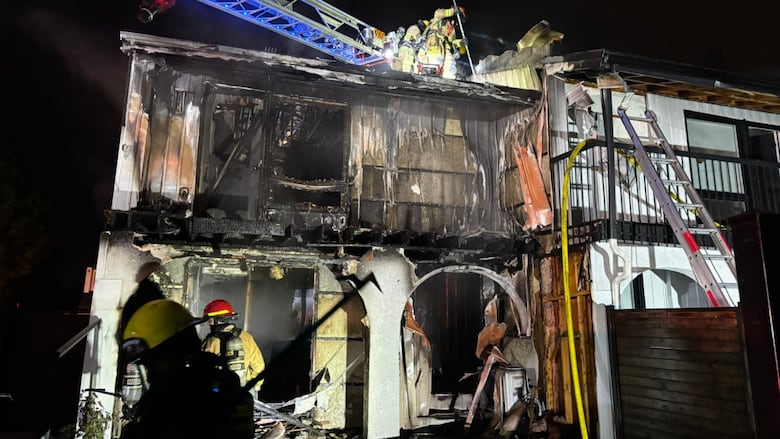 Fire in Quebec City. Firefighters extinguish the fire.