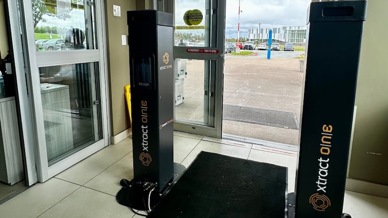 A metal detector is set up in the entrance to a hospital.