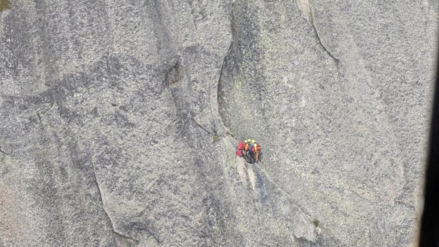 2 climbers plucked from B.C. mountain face after complex overnight rescue mission