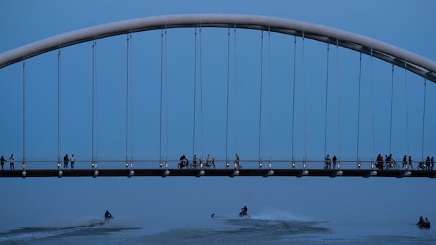 Should Humber Bay Park ban motorized boats? For safety, this Toronto resident group says yes | CBC News
