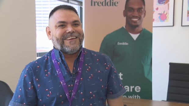 A new Toronto HIV clinic is 'bridging the gap' in care with free medication and more | CBC News