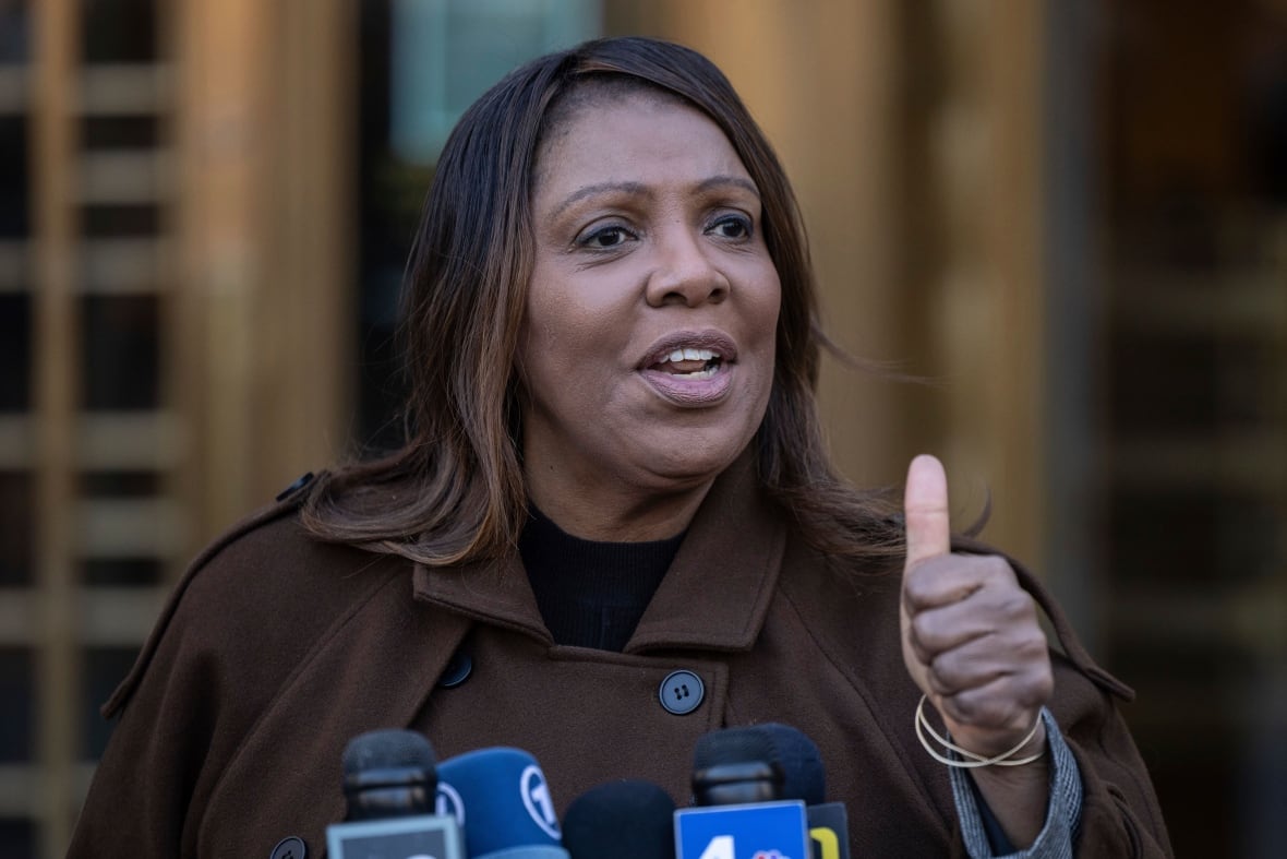 A dark woman lifted her left and thumb while talking on the platform.