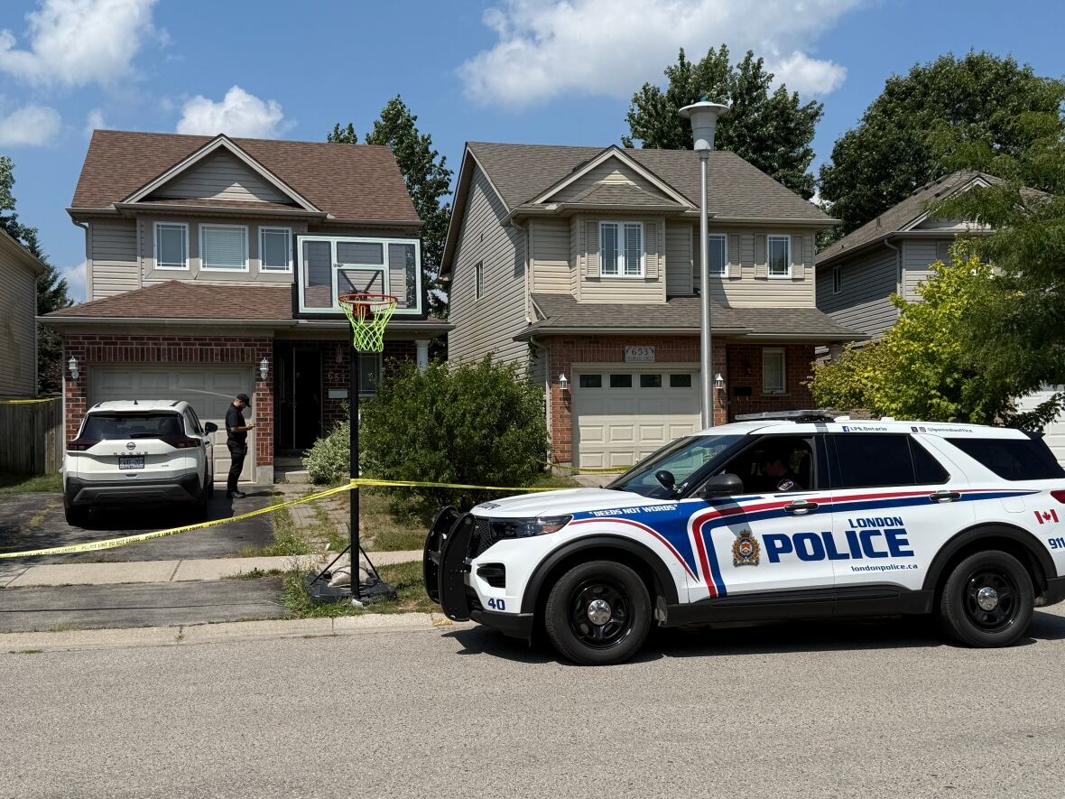 London police began the work of investigating a shooting on Fieldgate Circle in London, Ont. on Aug. 11, 2025.