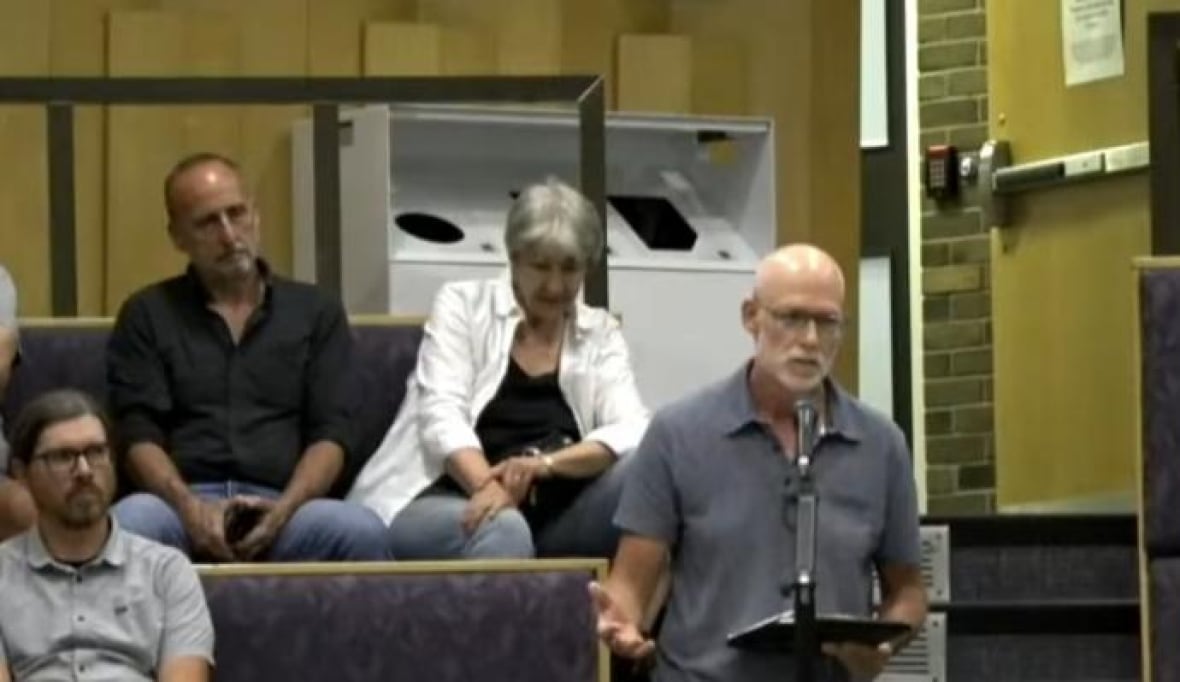 Paul Schmidt has lived on the road since 2003 and he is a member of the neighbourhood association's executive. Beyond wanting to keep the park in its current state, the plan for the trail was "simply not feasible," he said.