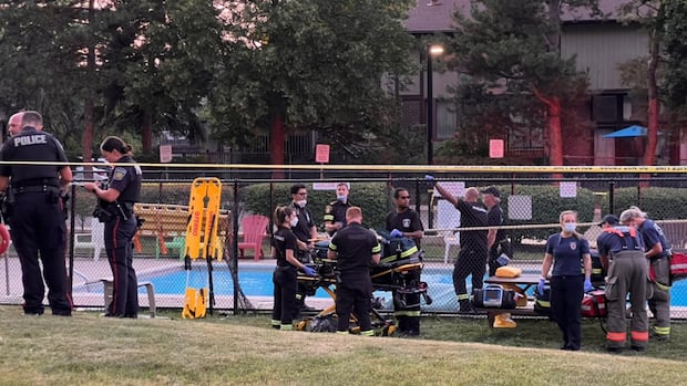 Man dead after report of drowning in pool at Mississauga condo, paramedics say | CBC News