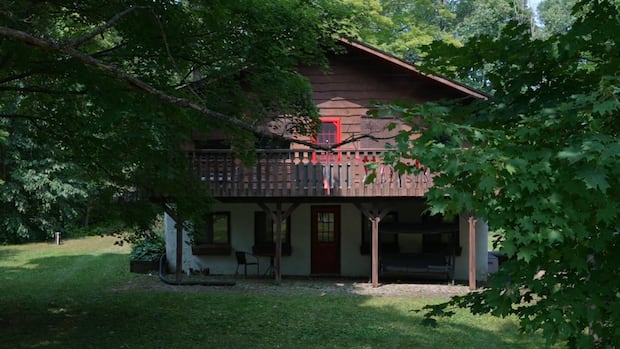Cottage owners pull rentals as new licensing rules affect Ontario | CBC News