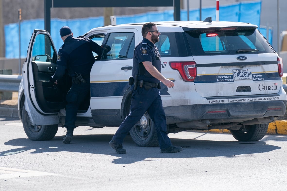 CBSA officers at the Saint-Bernard-de-Lacolle, Que., border crossing. 