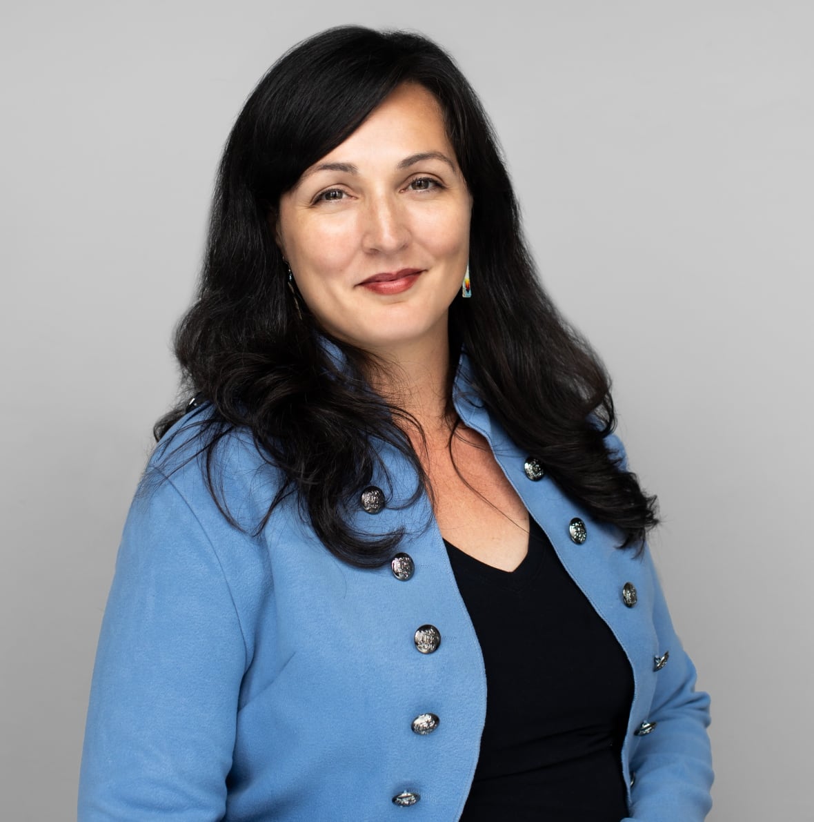 A headshot of Naiomi Metallic, a lawyer from Listuguj Mi'gmaq First Nation in Quebec, and professor at the Schulich School of Law at Dalhousie University. 