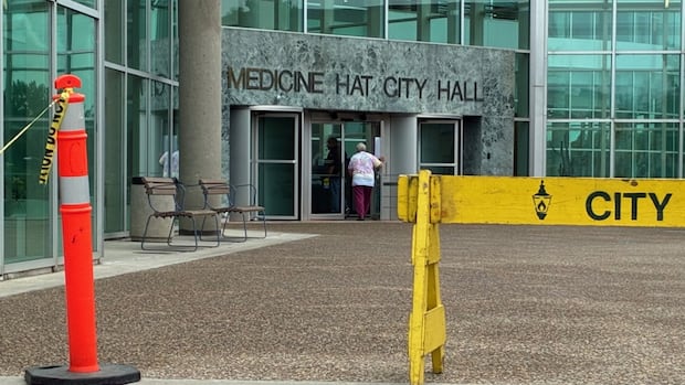 Medicine Hat council headed to workplace training, 3 weeks before election