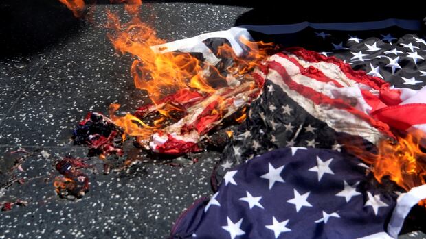 Trump signs the flaging order – protected by US Constitutional Right