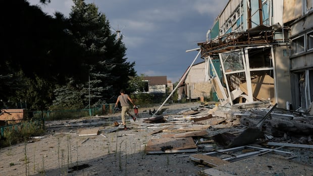 Russian Soldiers move on to another Ukrainian region as attempts to make peace
