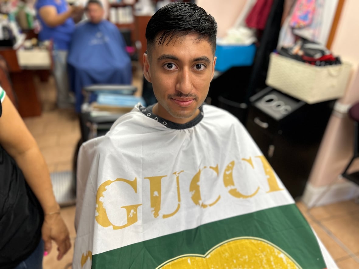Jelver, a Spanic man decades decades, sitting on Barber's cheat dressed in Green, white and Gold Cape he said Gucci.