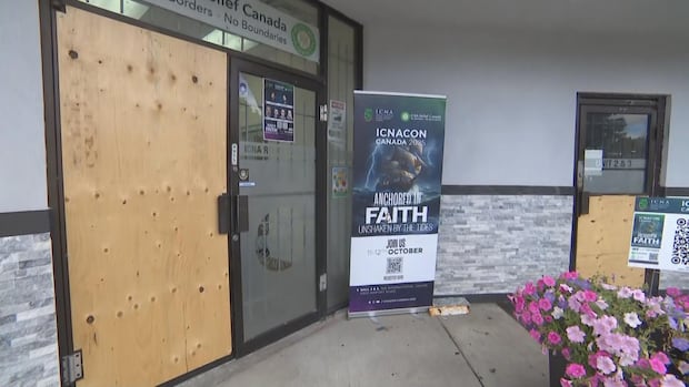 Peel police investigate after person damaged Mississauga mosque | CBC News