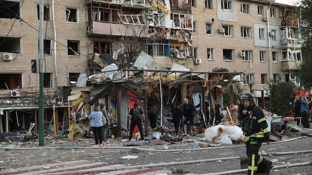 The Moscow said he has beaten residences, infrastructure in Ukraine, as Kyiv reports the Russian Remineries The Moscow said he has beaten residences, infrastructure in Ukraine, as Kyiv reports the Russian Remineries