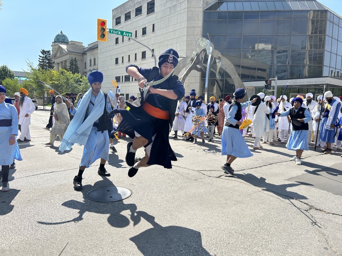 Thousands parade through downtown Winnipeg for annual Sikh celebration