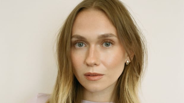 Barrie, Ont.'s Veronika Slowikowska joins SNL, sole Canadian among 5 new cast members | CBC News